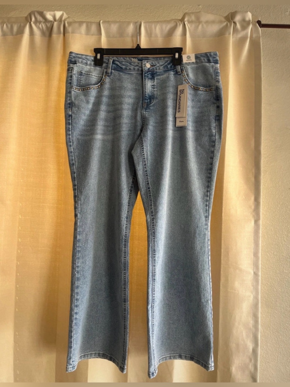 No Boundaries Women's Studded Pocket  Light Blue Bootcut Jeans